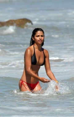 10. Camila Alves – bikini, 2009