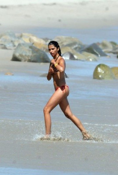 13. Camila Alves – bikini, 2009