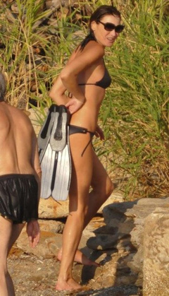 5. Carla Bruni – bikini, 2009