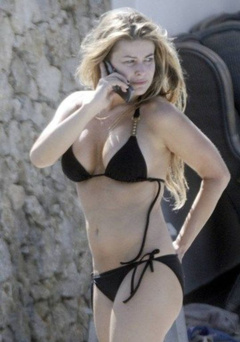 5. Carmen Electra – bikini, 2009
