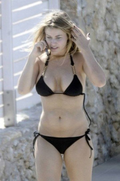 7. Carmen Electra – bikini, 2009