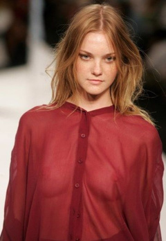 3. Caroline Trentini – catwalk oops, 2009