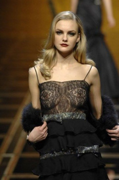 9. Caroline Trentini – catwalk oops, 2009