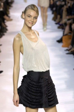 17. Caroline Trentini – catwalk oops, 2009