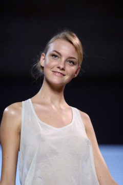 19. Caroline Trentini – catwalk oops, 2009
