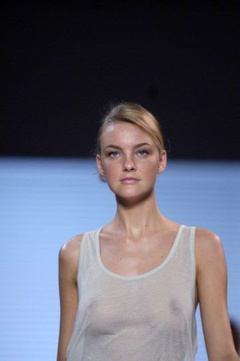 20. Caroline Trentini – catwalk oops, 2009