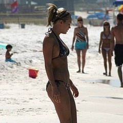 4. Carrie Underwood – bikin, 2008