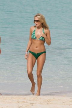 7. Carrie Underwood – green bikini, 2009
