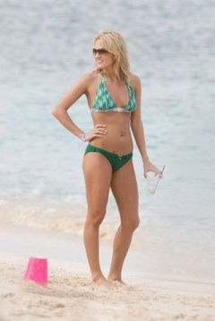 8. Carrie Underwood – green bikini, 2009
