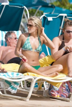 19. Carrie Underwood – green bikini, 2009