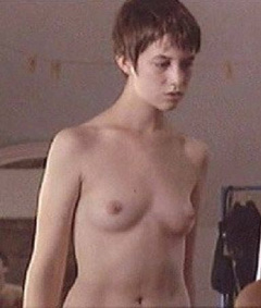 1. Charlotte Gainsbourg Naked – Amoureuse, 1992