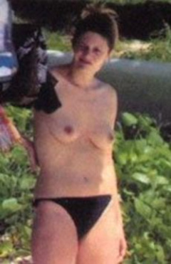2. Chiara Mastroianni – topless at the beach
