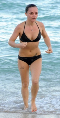 20. Christina Ricci – bikini, 2009