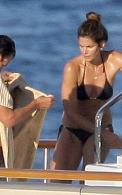 2. Cindy Crawford – bikini, 2009