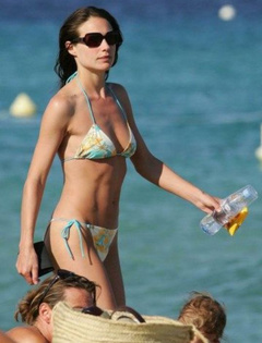 3. Claire Forlani – bikini at the beach, 2006