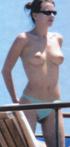 4. Claudia Pandolfi – Topless sunbathing, 2006