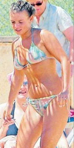 5. Coleen McLoughlin Sexy – Dubai vacation, 2006