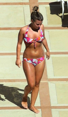 1. Coleen McLoughlin – bikini by the pool, 2007