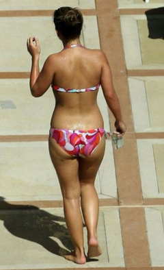 2. Coleen McLoughlin – bikini by the pool, 2007