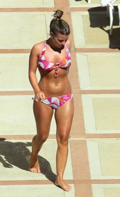 5. Coleen McLoughlin – bikini by the pool, 2007