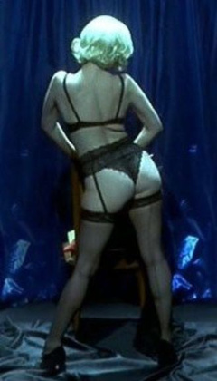 2. Consuelo De Haviland Naked – Un samedi sur la terre, 1996