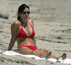 2. Courteney Cox – red bikini, 2007