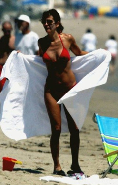 5. Courteney Cox – red bikini, 2007