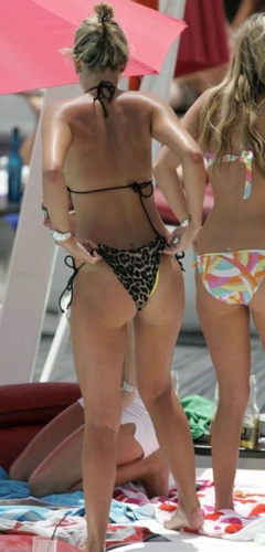 6. Danielle Lloyd – bikini at the beach, 2007