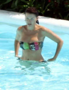 5. Dannii Minogue – bikini, 2009