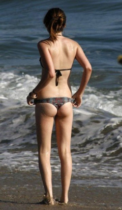 4. Daveigh Chase – bikini at the beach, 2007