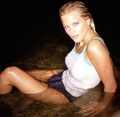 7. Elin Nordegren Sexy – Cafe, 2000