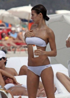 4. Elisabetta Canalis – bikini, 2009