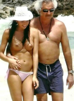 1. Elisabetta Gregoraci – Topless sunbathing, 2006