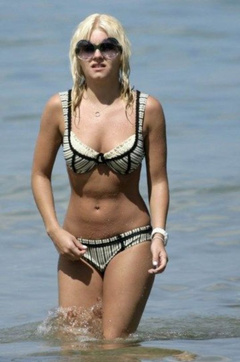 9. Elisha Cuthbert – bikini at the beach, 2008
