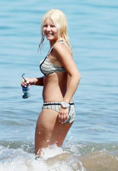 10. Elisha Cuthbert – bikini at the beach, 2008