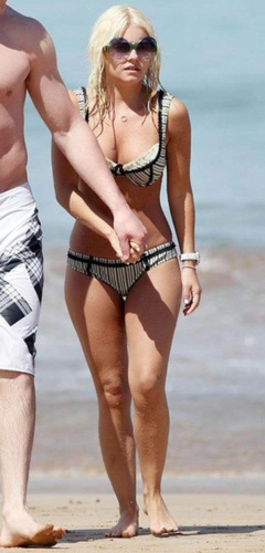 12. Elisha Cuthbert – bikini at the beach, 2008