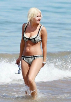 13. Elisha Cuthbert – bikini at the beach, 2008