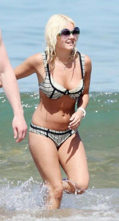 15. Elisha Cuthbert – bikini at the beach, 2008