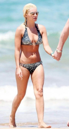 5. Elisha Cuthbert – bikini at the beach, 2008