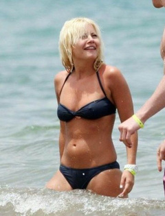 9. Elisha Cuthbert – bikini at the beach, 2008