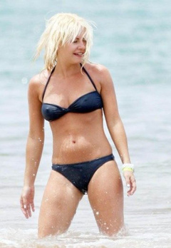 10. Elisha Cuthbert – bikini at the beach, 2008