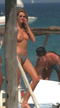 8. Elle Macpherson – Topless sunbathing, 1995