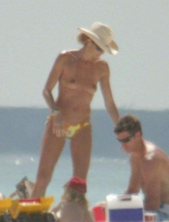 2. Elle Macpherson – topless at the beach, 2005