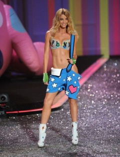 1. Elyse Taylor – Victoria's Secret 2009 Fashion Show, 2009