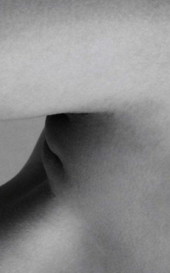 19. Emily Ratajkowski – Treats behind the scenes, 2012