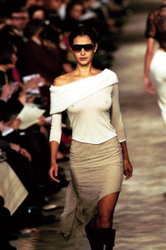 8. Emma Heming – catwalk see through, 2001