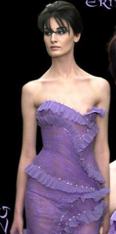 2. Erin O'Connor – catwalk oops