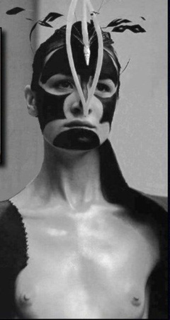 3. Erin O'Connor – catwalk oops