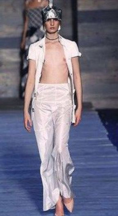 6. Erin O'Connor – catwalk oops