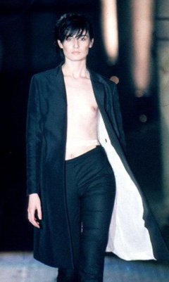 7. Erin O'Connor – catwalk oops